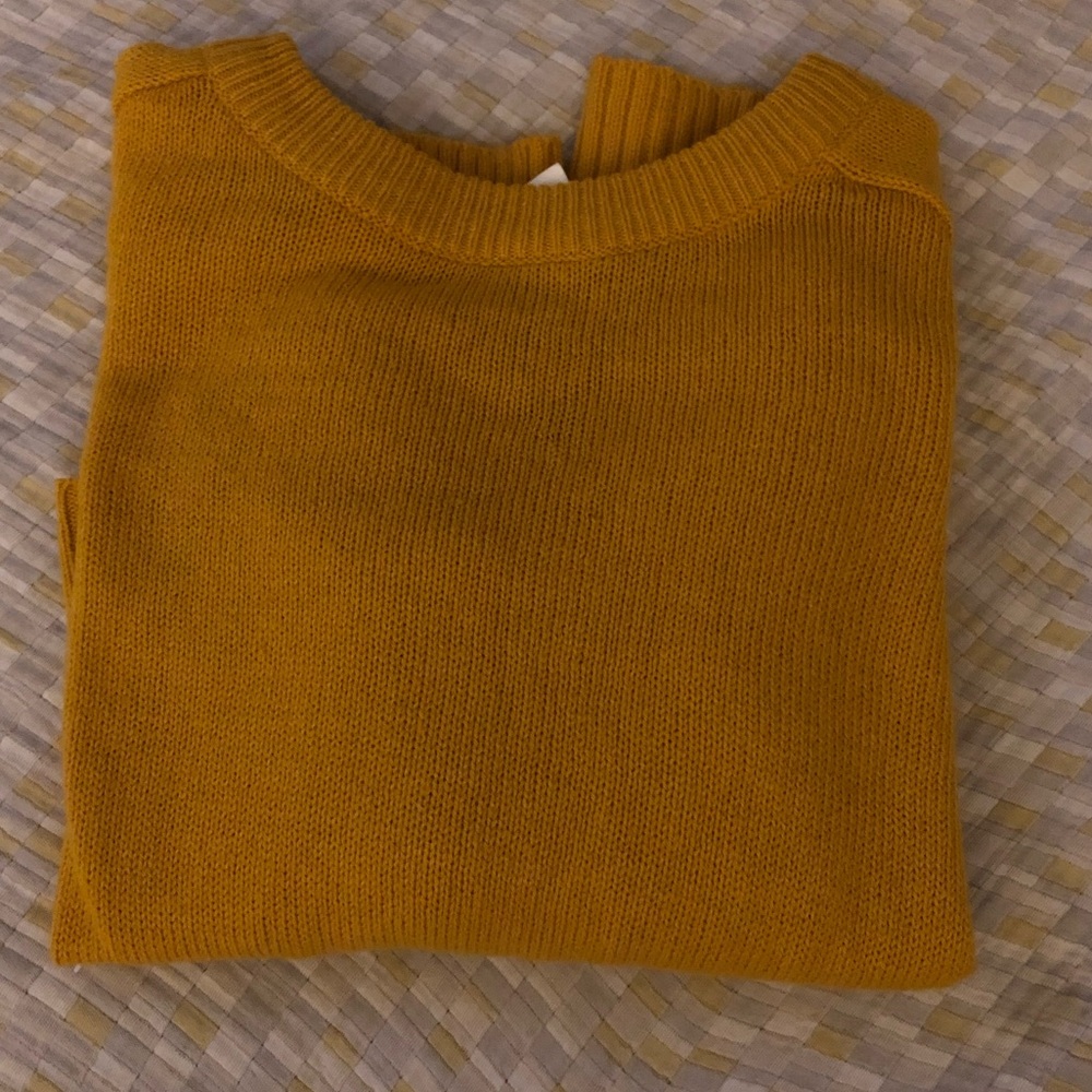 Thin sweater